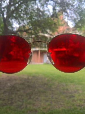 Αυτοπεποίθηση HONY γύρω από την κόκκινη και πράσινη θεραπεία οράματος γυαλιών